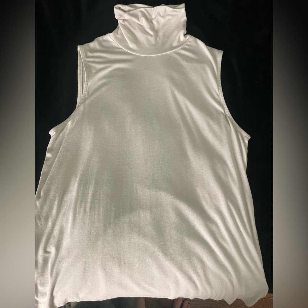 Turtle neck white tank top blouse